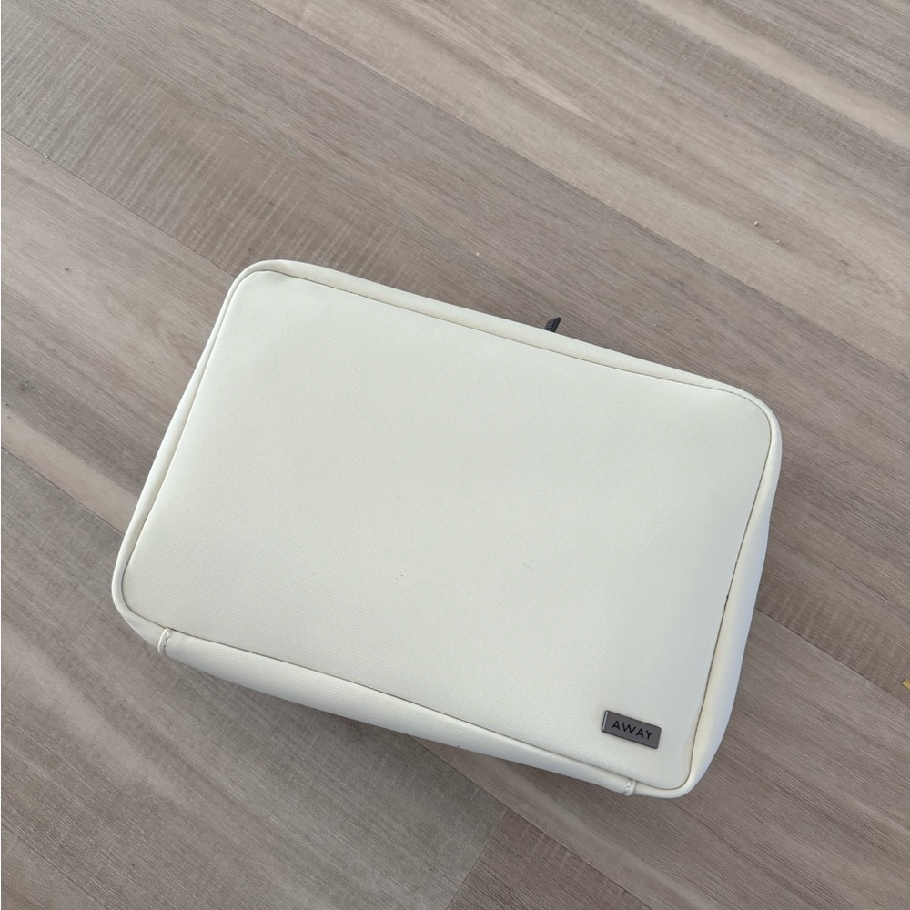 Away Travel The Hanging Toiletry Bag Salt White New